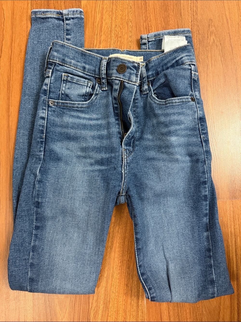 Distressed knee Women’s Levi Mile High Super Skinny Jeans